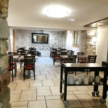 De La Couronne Hotel