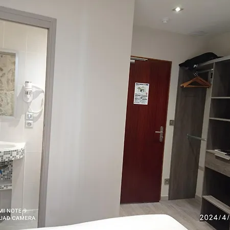 Hotel De La Couronne 2*