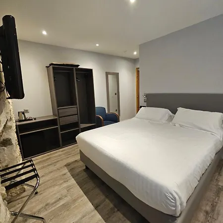 Hotel De La Couronne