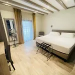 De La Couronne 2* Aix-les-Bains