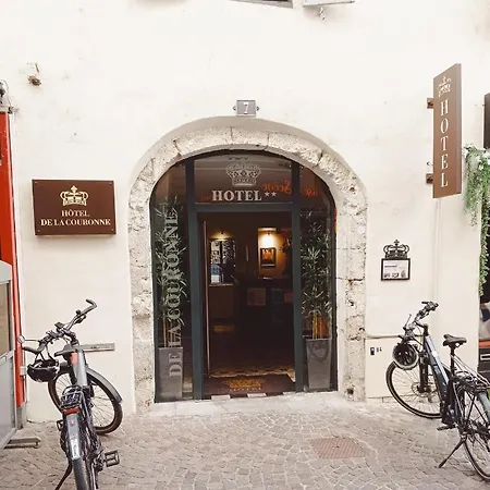 Hotel De La Couronne 2*