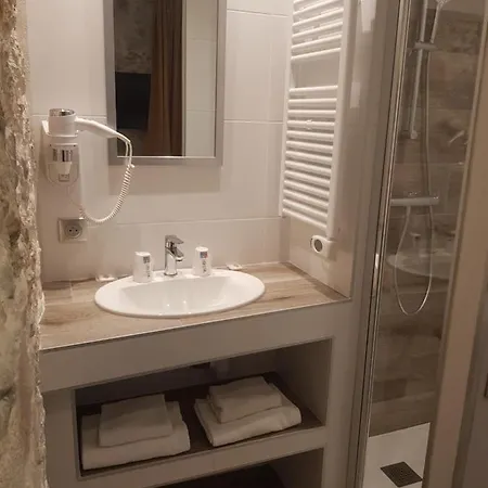 De La Couronne Hotel 2*