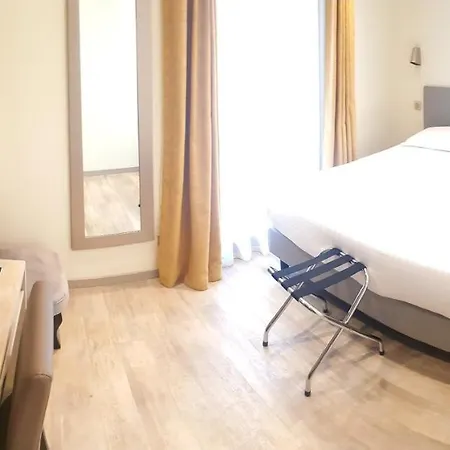 De La Couronne Hotel 2*