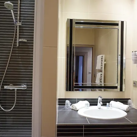 Hotel De La Couronne 2*