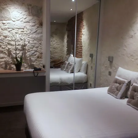 Hotel De La Couronne 2*