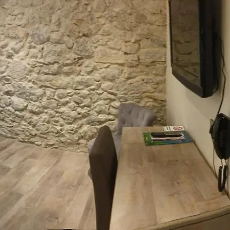 De La Couronne 2* Aix-les-Bains