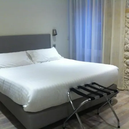 De La Couronne 2* Aix-les-Bains