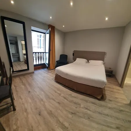 Hotel De La Couronne Aix-les-Bains