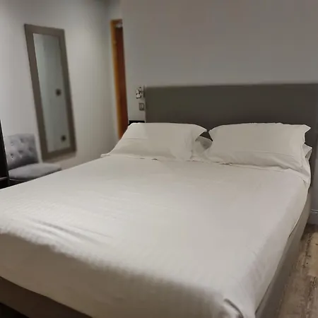 De La Couronne Hotel