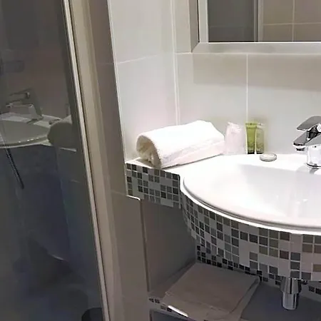 Hotell De La Couronne 2*