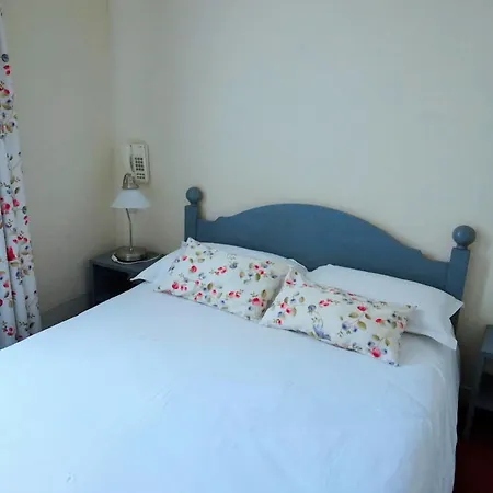 Hotel De La Couronne 2*