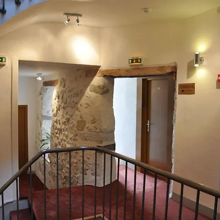 Hotel De La Couronne 2*