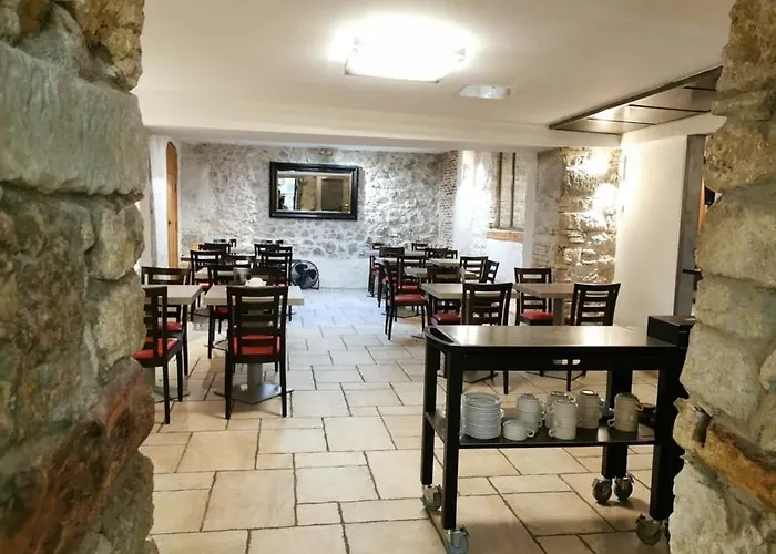 De La Couronne Hotel