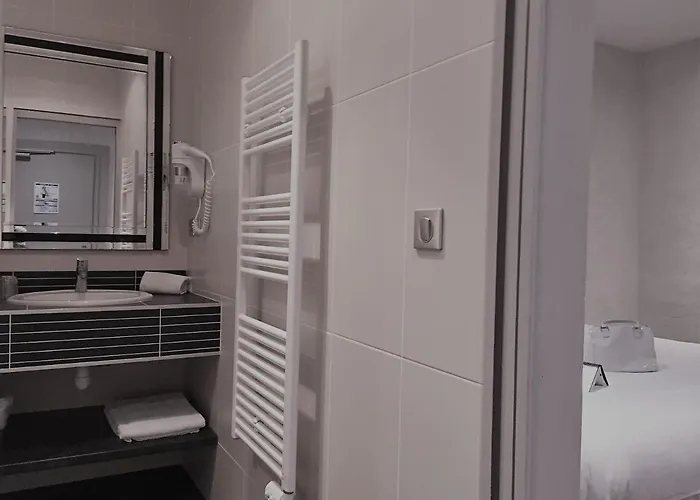 מלון De La Couronne