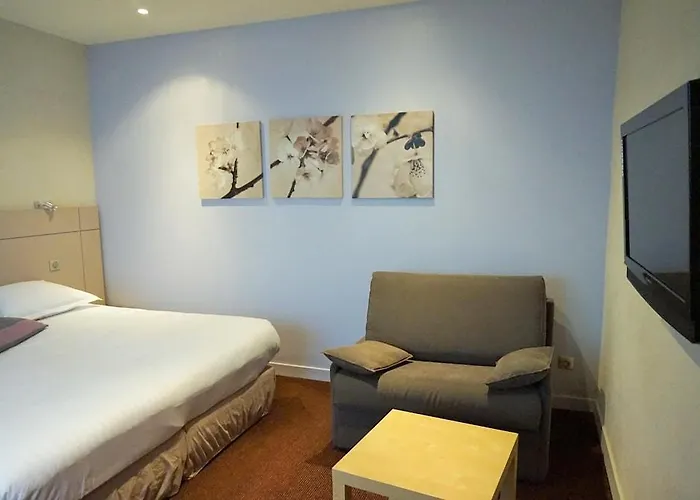 Hotel De La Couronne 2*