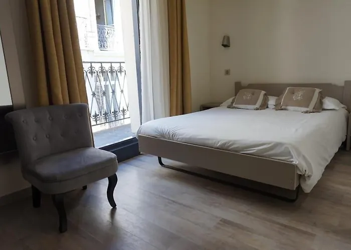 Hotell De La Couronne 2*