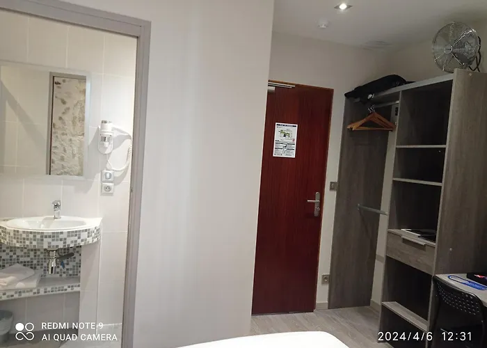 Hotel De La Couronne 2*