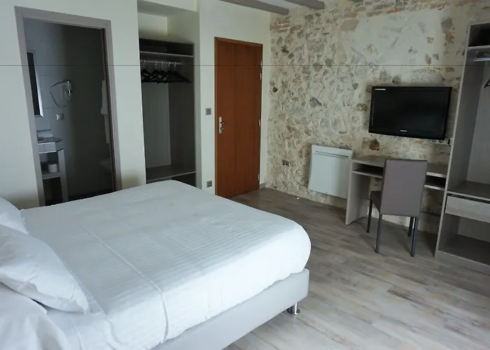 Hotell De La Couronne 2*