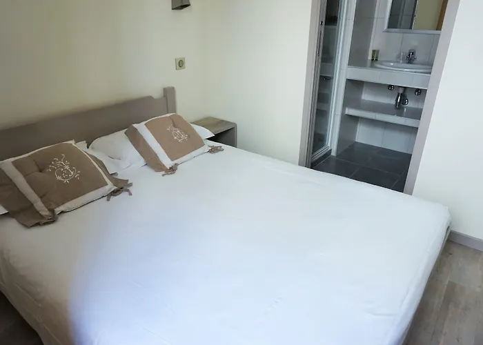 De La Couronne אקס-לה-באינס