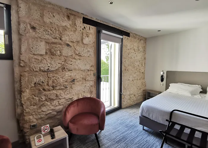 Hotel De La Couronne 2*