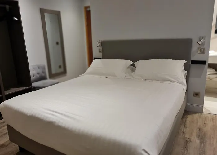 De La Couronne Hotel