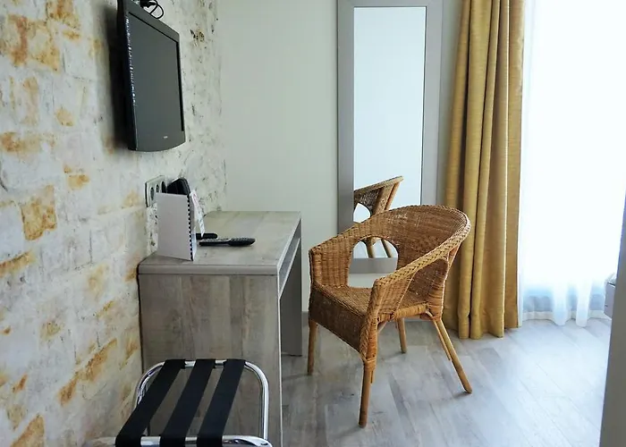 Hotell De La Couronne 2*